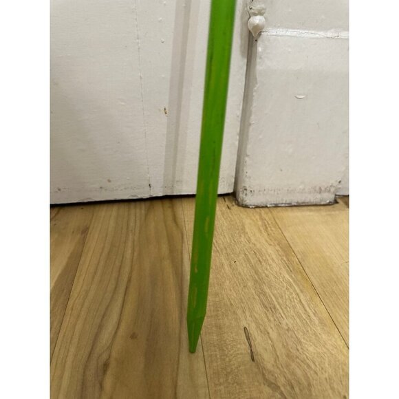 Large yellow and green whirly garden decor - Picture 2 of 12